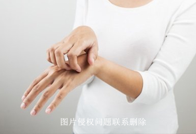 皮肤真菌荧光染色液检查出现真菌感染我们该如何去治疗医生给出了建议